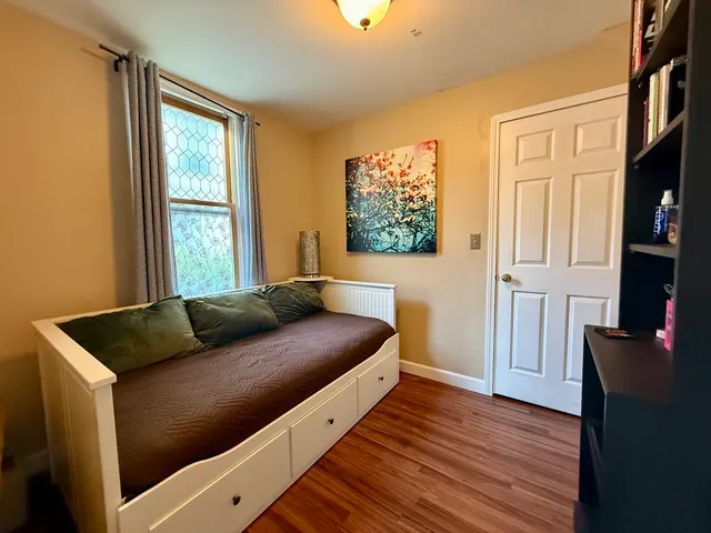 $2,200 | 603 South Batavia Avenue, Unit 1, Batavia, IL 60510