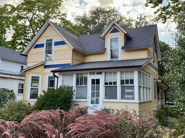 $2,200 | 603 South Batavia Avenue, Unit 1, Batavia, IL 60510