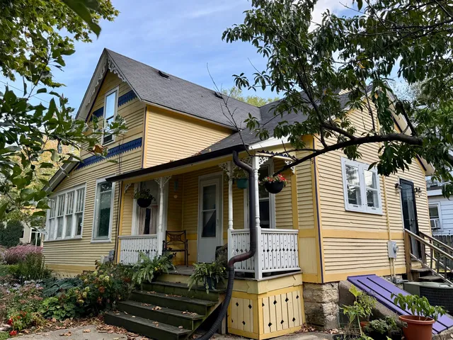 $2,200 | 603 South Batavia Avenue, Unit 1, Batavia, IL 60510