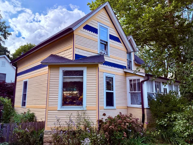 $2,200 | 603 South Batavia Avenue, Unit 1, Batavia, IL 60510