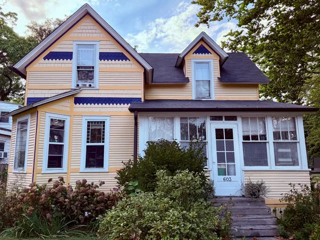 $2,200 | 603 South Batavia Avenue, Unit 1, Batavia, IL 60510