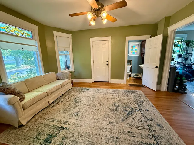 $2,200 | 603 South Batavia Avenue, Unit 1, Batavia, IL 60510