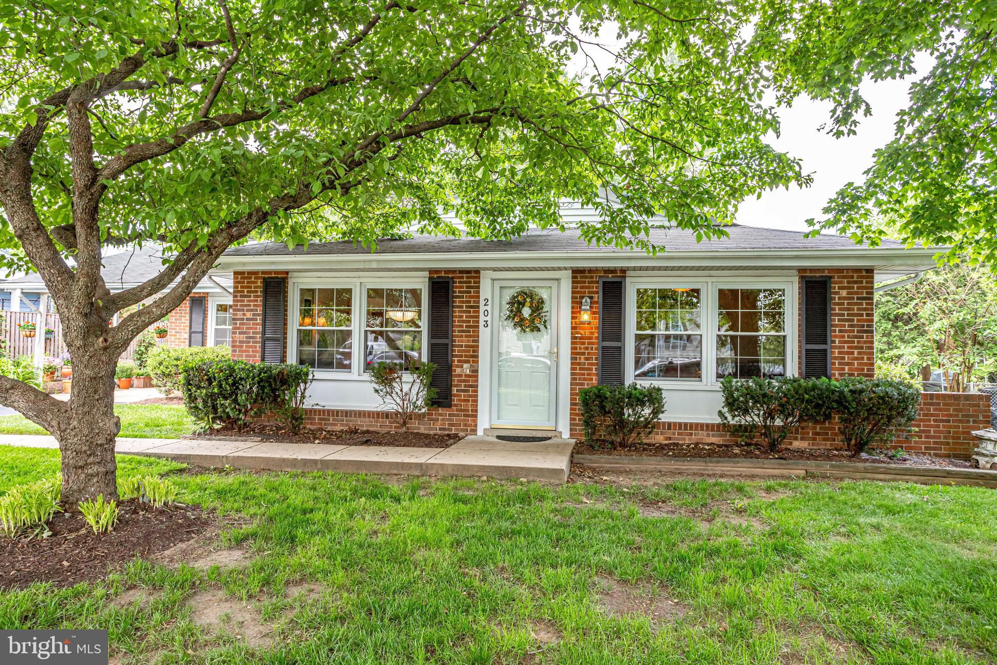 203 South Harrison Road Sterling, VA 20164 - Photo 2 of 50 Gallery Image 2