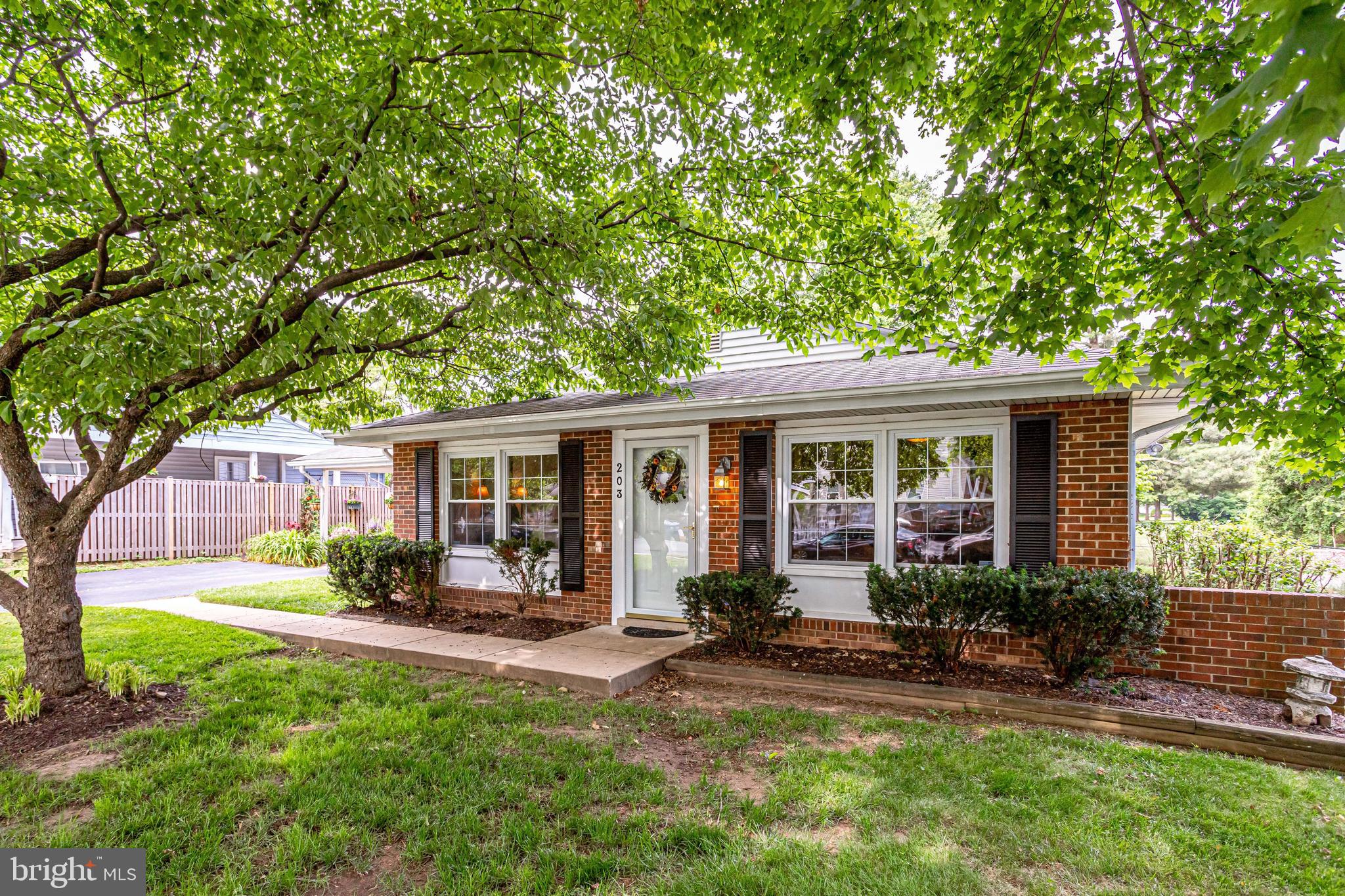 203 South Harrison Road Sterling, VA 20164 - Photo 3 of 50 Gallery Image 3