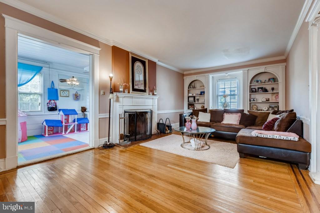 4100 Dorchester Road Baltimore, MD 21207 - Photo 5 of 37 Living Room and Sun-Room