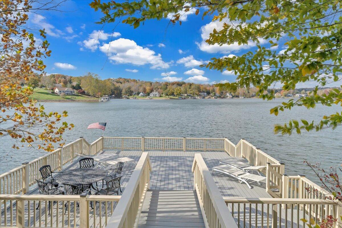 Double slip party deck dock