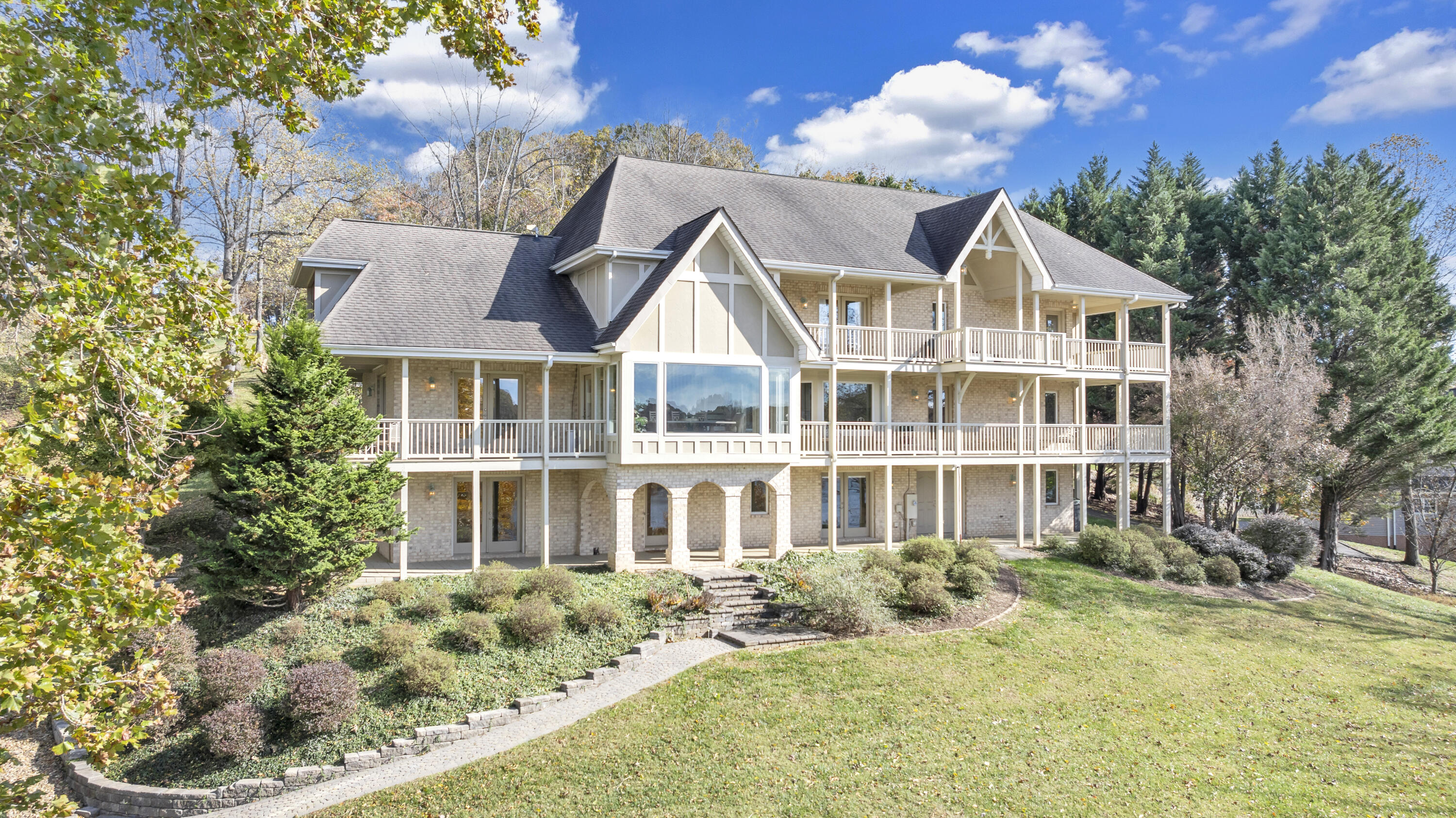 001-DJI_20251101024608_0243_D