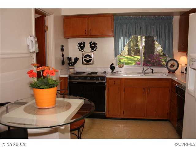 2401 Lockwood Road Henrico, VA 23294 - Photo 5 of 10 Kitchen
