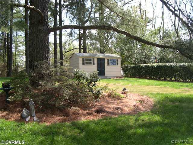 2401 Lockwood Road Henrico, VA 23294 - Photo 9 of 10 Yard/Garden