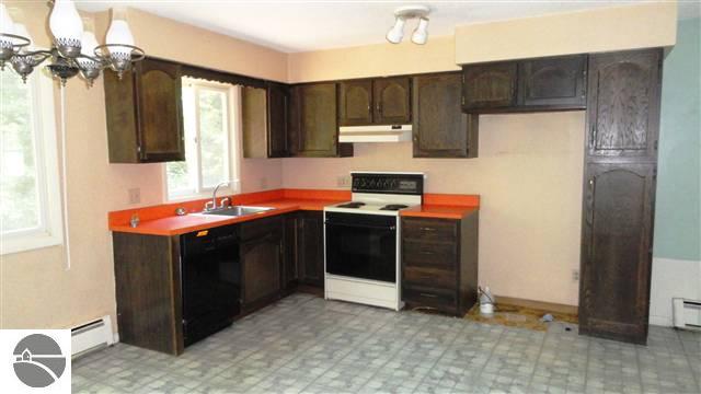 6031 Brackett Road Williamsburg, MI 49690 - Photo 2 of 5 1730115-1.JPG