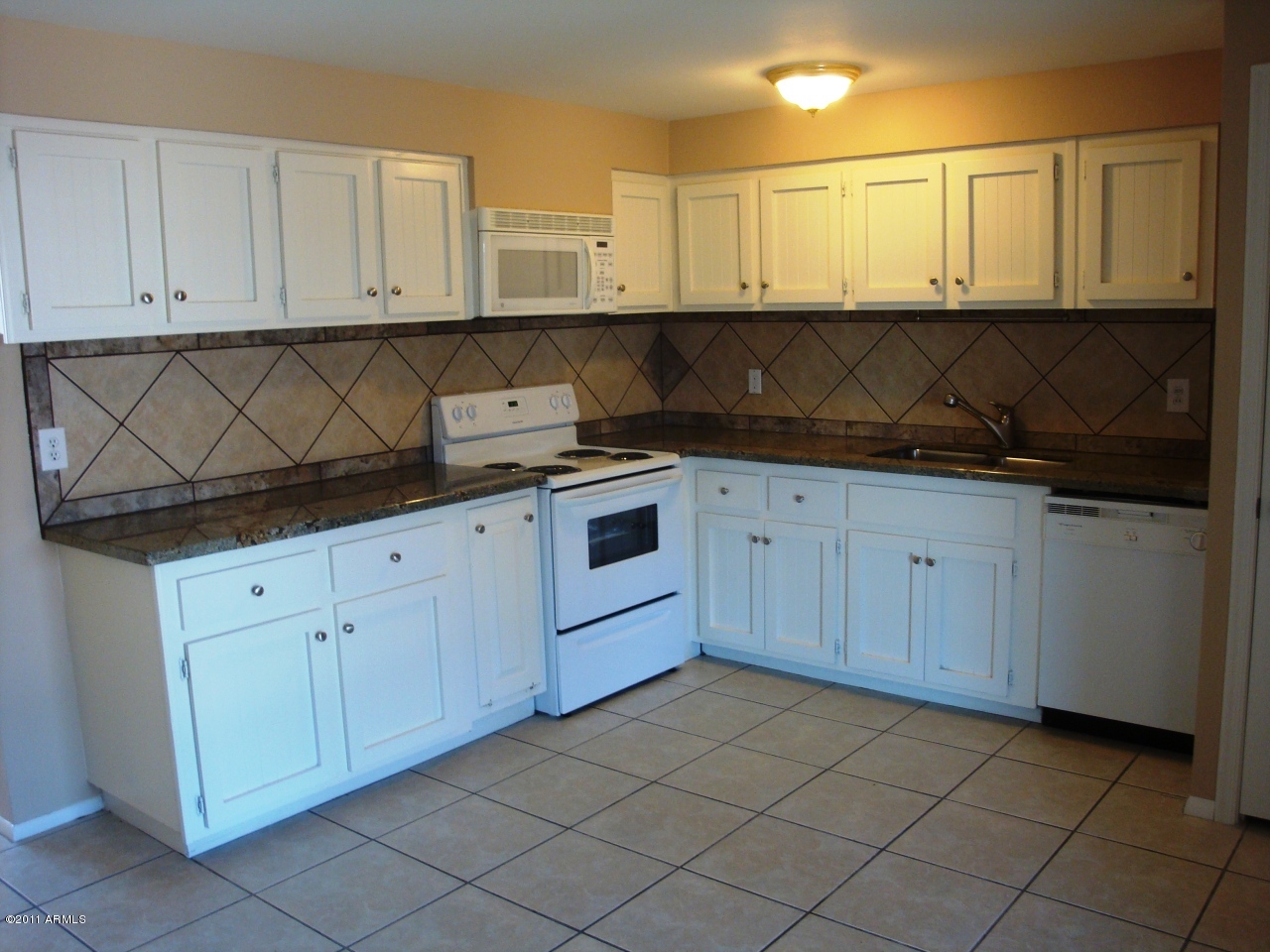 3545 East Hearn Road Phoenix, AZ 85032 - Photo 6 of 9 Kitchen