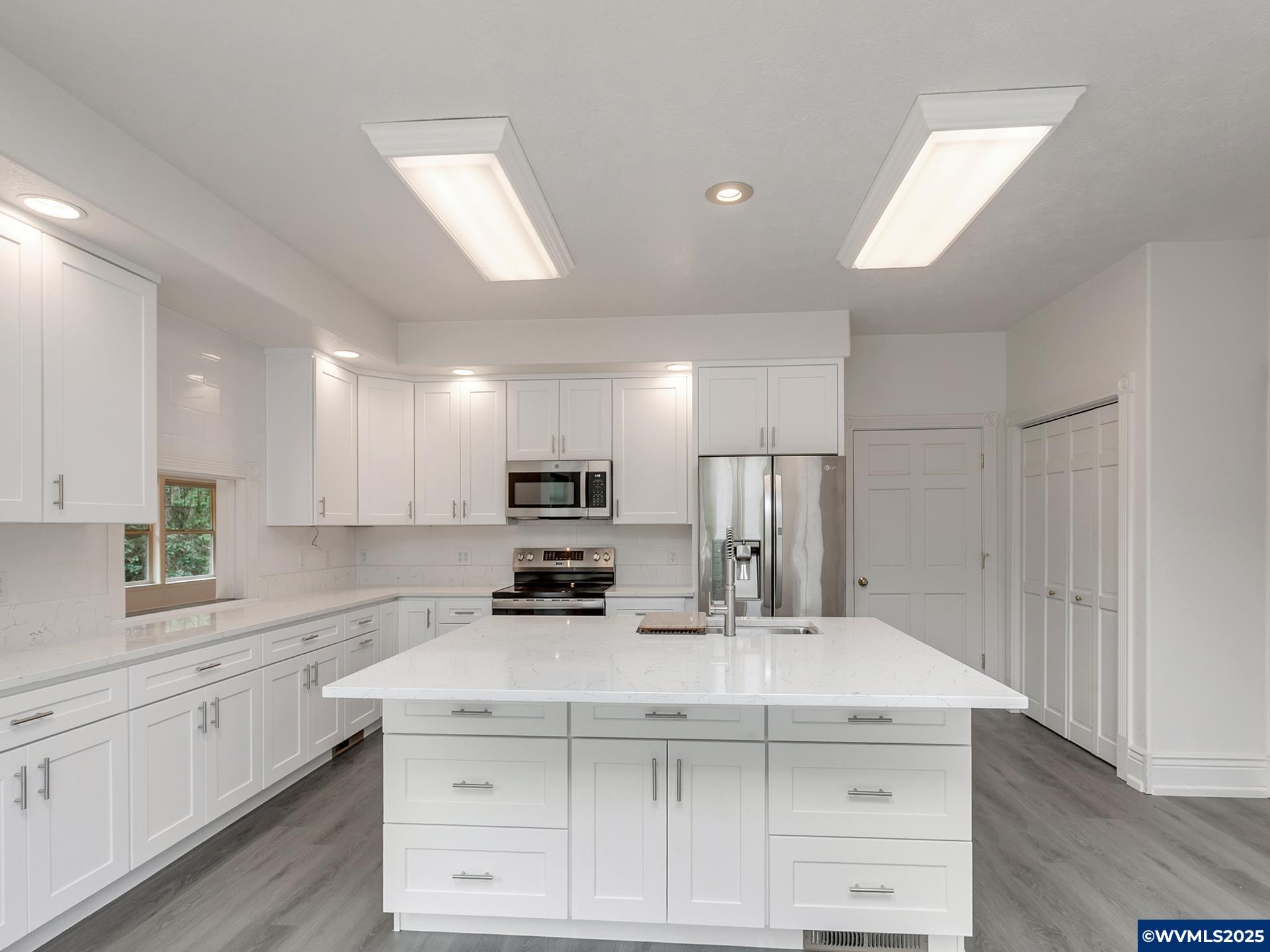 17234 Oakdale Road Dallas, OR 97338 - Photo 15 of 48