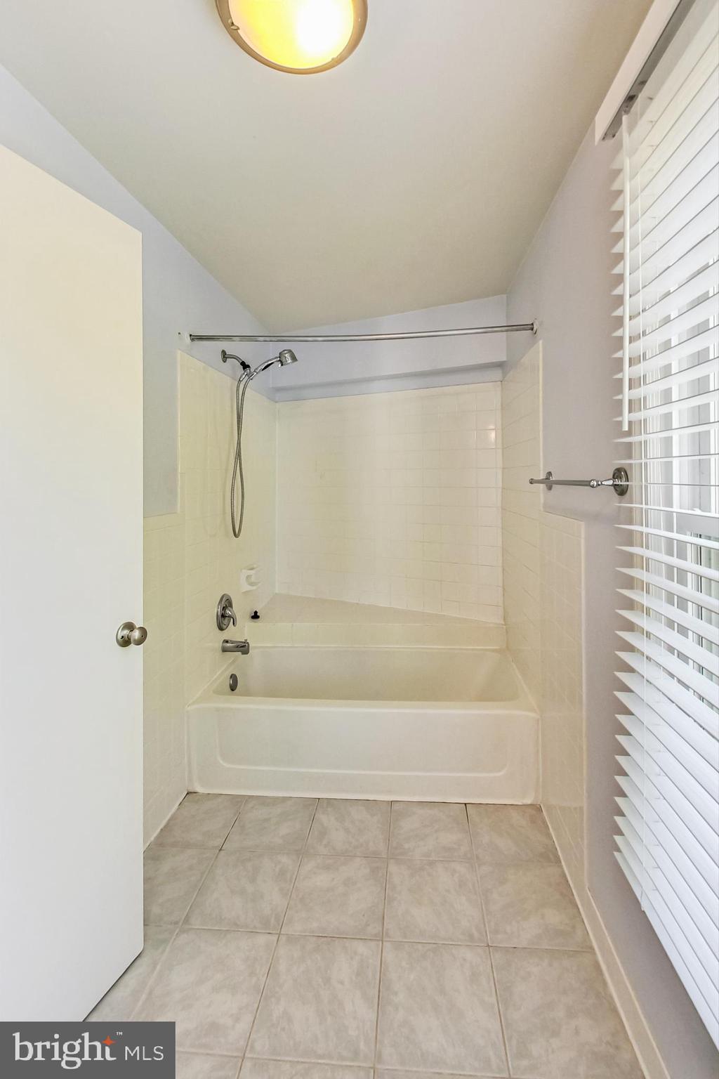 11924 Redtree Way Reston, VA 20194 - Photo 18 of 32