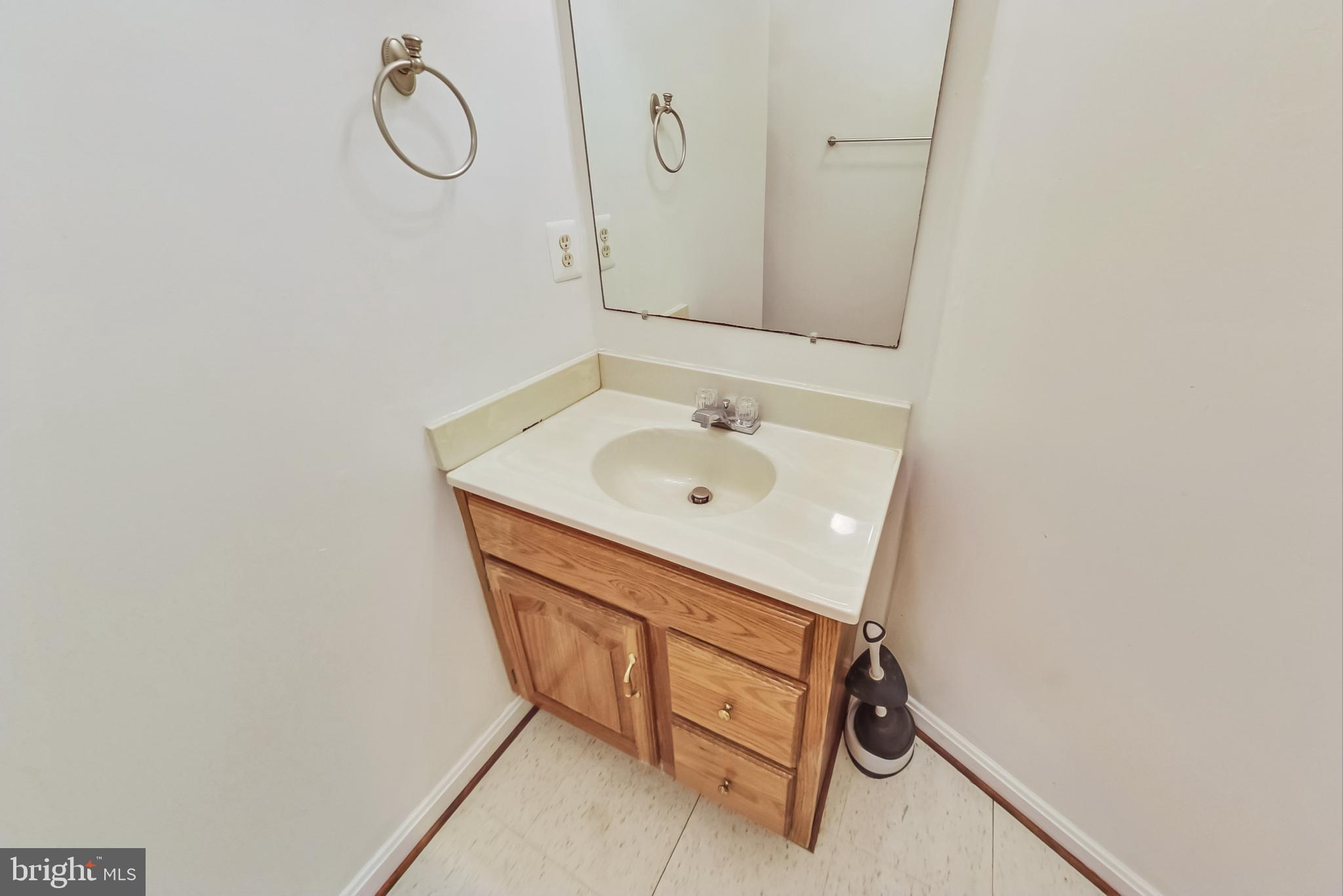 11924 Redtree Way Reston, VA 20194 - Photo 24 of 32