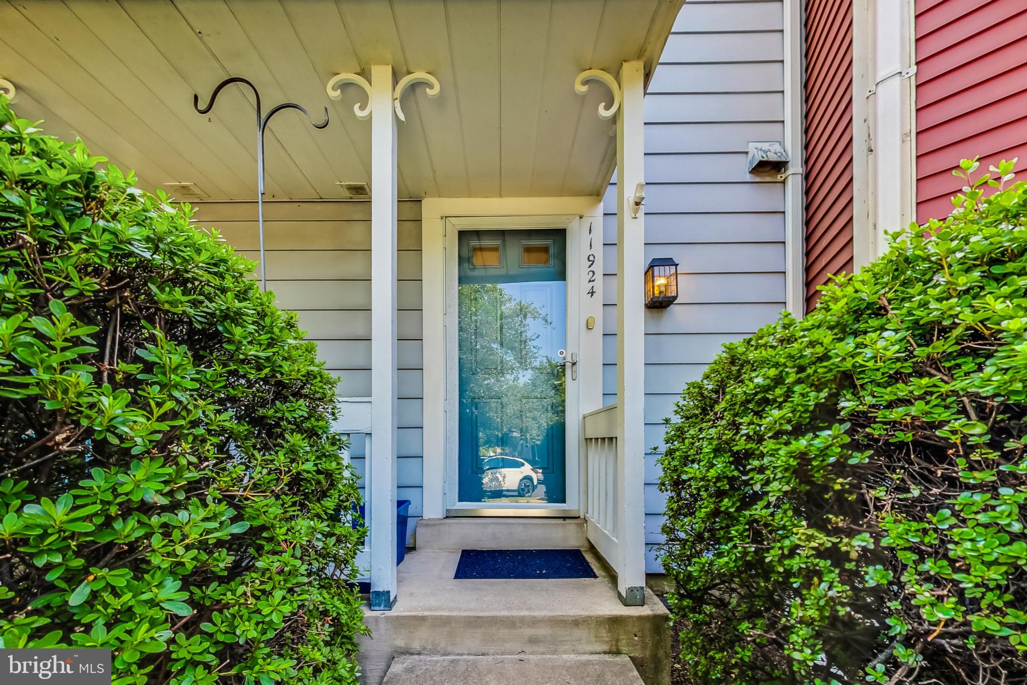 11924 Redtree Way Reston, VA 20194 - Photo 3 of 32