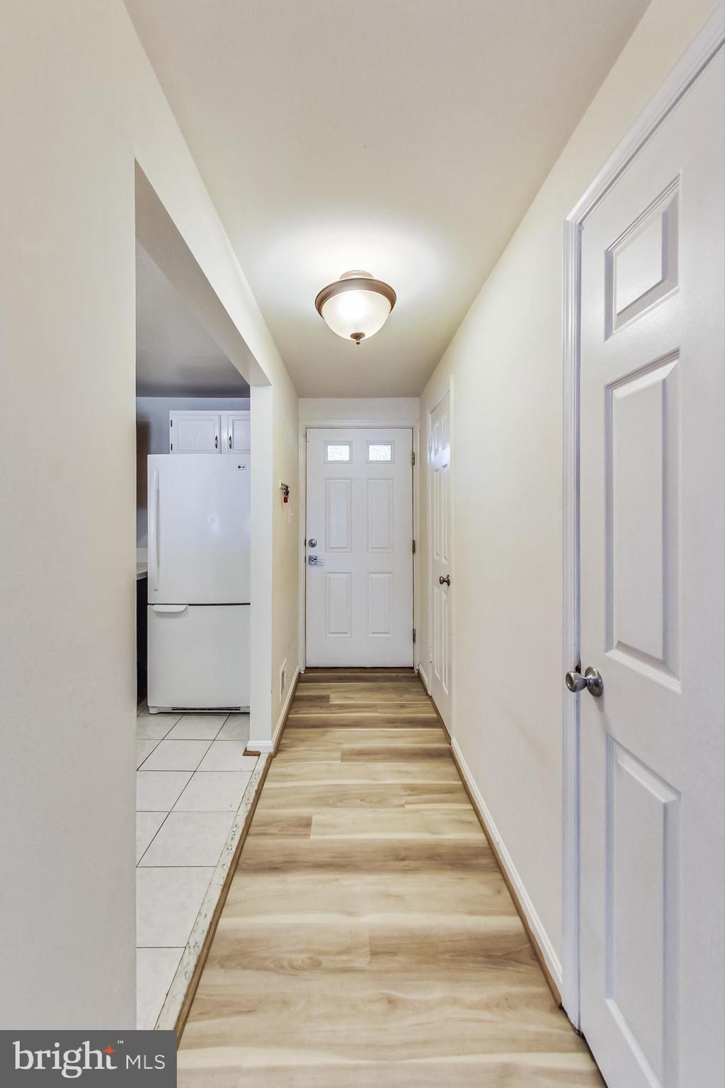11924 Redtree Way Reston, VA 20194 - Photo 5 of 32