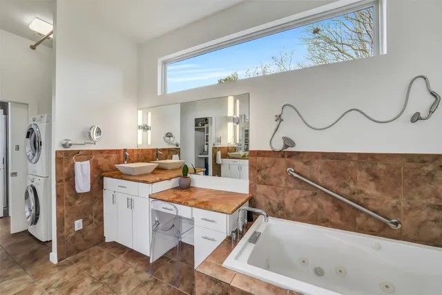 $815,000 | 1802 West 14th 1/2 Street, Houston, TX 77008