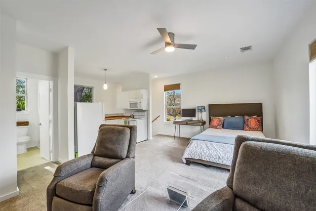 $815,000 | 1802 West 14th 1/2 Street, Houston, TX 77008