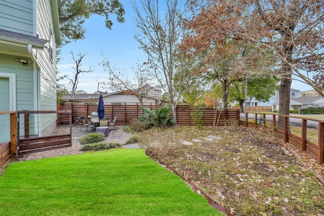 $815,000 | 1802 West 14th 1/2 Street, Houston, TX 77008