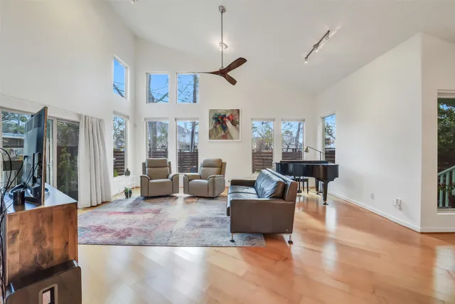 $815,000 | 1802 West 14th 1/2 Street, Houston, TX 77008