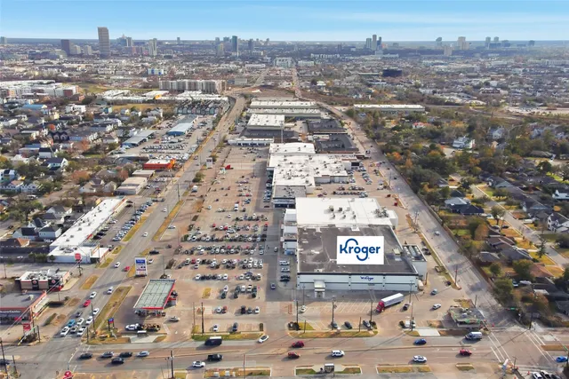 $815,000 | 1802 West 14th 1/2 Street, Houston, TX 77008