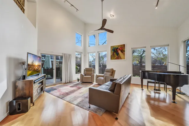 $815,000 | 1802 West 14th 1/2 Street, Houston, TX 77008