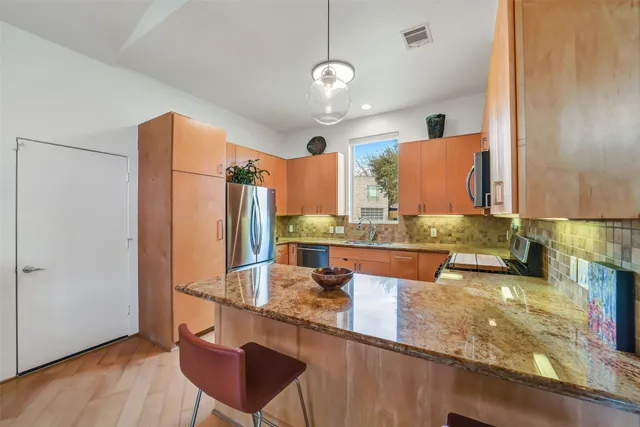 $815,000 | 1802 West 14th 1/2 Street, Houston, TX 77008