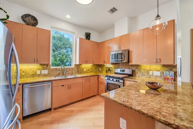 $815,000 | 1802 West 14th 1/2 Street, Houston, TX 77008