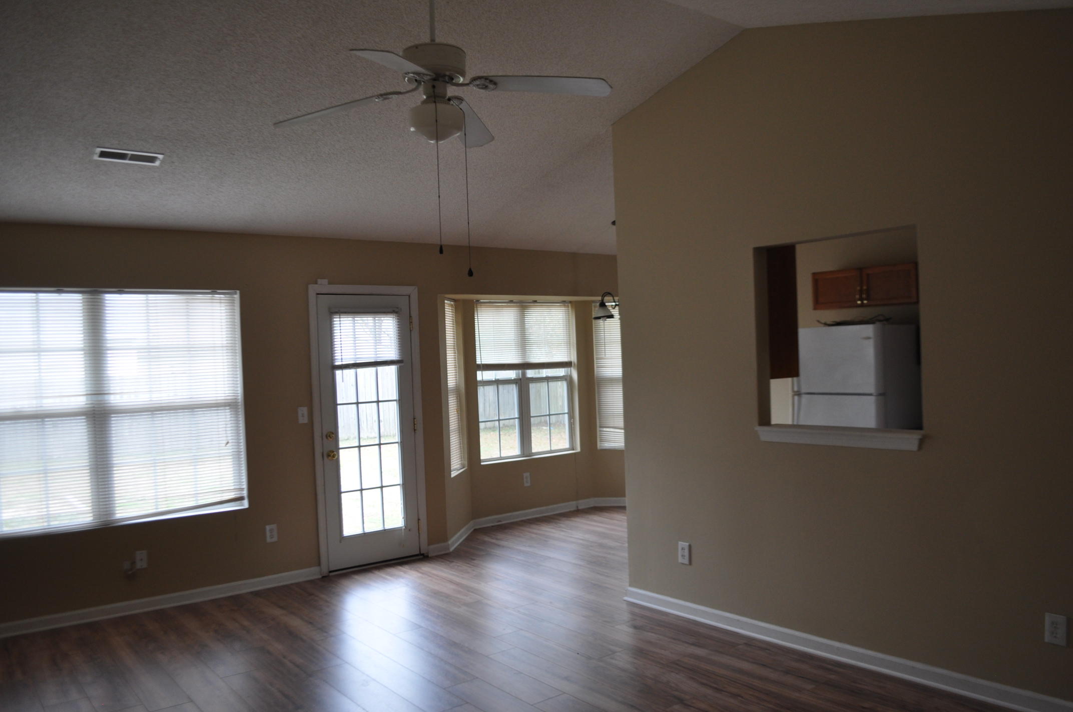112 Cambridge Road Summerville, SC 29486 - Photo 7 of 16 DSC_0015