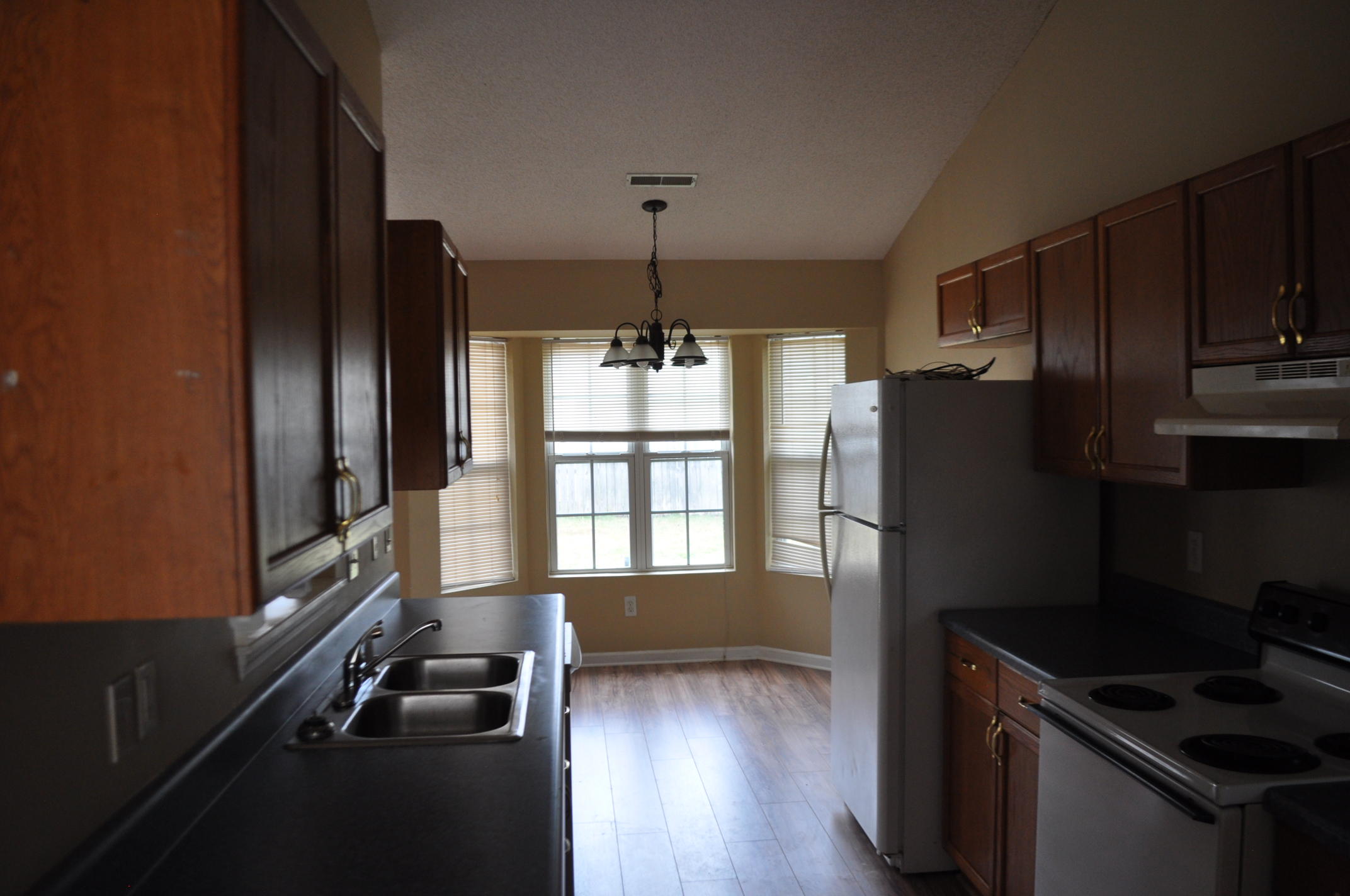 112 Cambridge Road Summerville, SC 29486 - Photo 9 of 16 DSC_0017