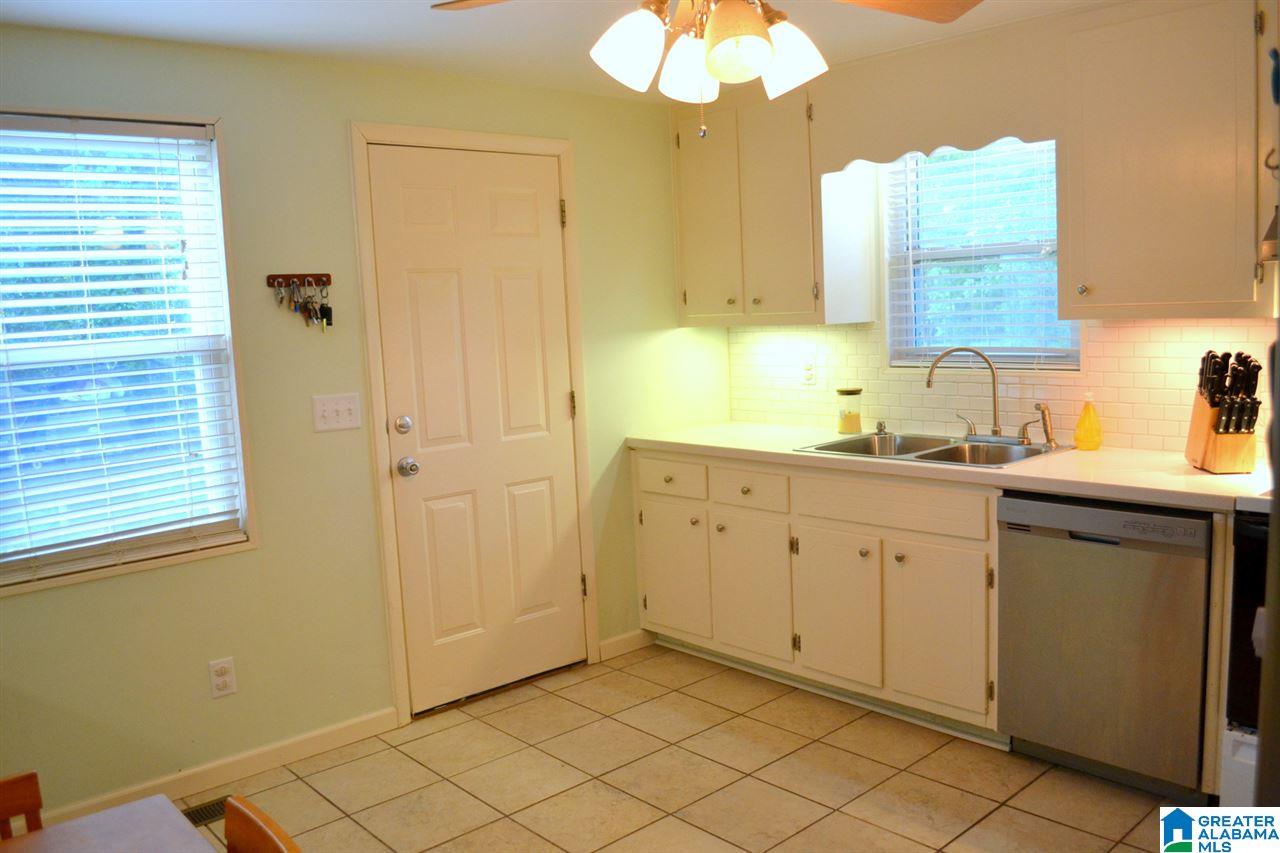 916 4th Avenue Southwest Alabaster, AL 35007 - Photo 5 of 18