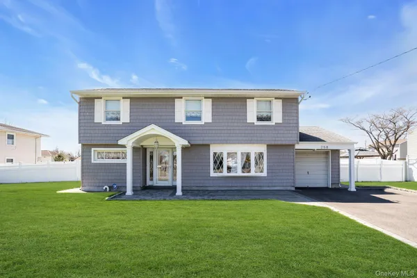 $749,000 | 258 East 5th Street, Deer Park, NY 11729