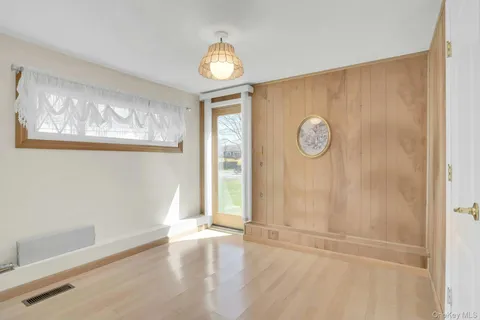 $699,000 | 258 East 5th Street, Deer Park, NY 11729