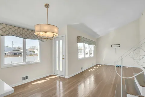 $699,000 | 258 East 5th Street, Deer Park, NY 11729