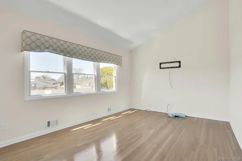 $699,000 | 258 East 5th Street, Deer Park, NY 11729