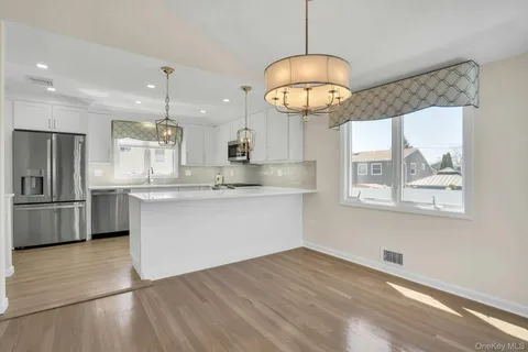 $699,000 | 258 East 5th Street, Deer Park, NY 11729