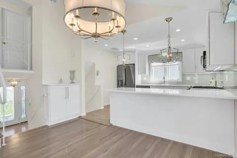 $699,000 | 258 East 5th Street, Deer Park, NY 11729