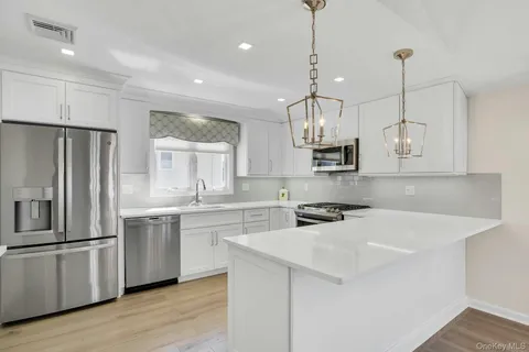 $699,000 | 258 East 5th Street, Deer Park, NY 11729