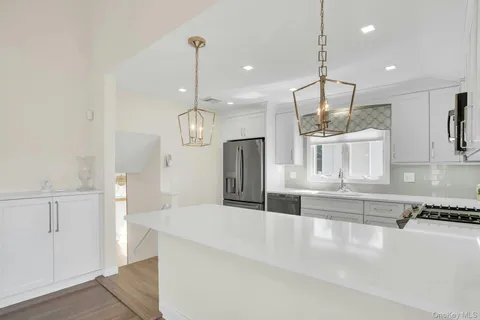 $699,000 | 258 East 5th Street, Deer Park, NY 11729