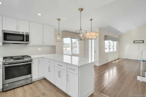 $699,000 | 258 East 5th Street, Deer Park, NY 11729