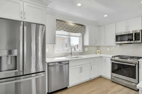 $699,000 | 258 East 5th Street, Deer Park, NY 11729