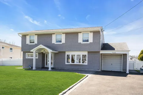 $699,000 | 258 East 5th Street, Deer Park, NY 11729