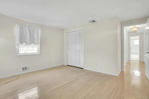 $699,000 | 258 East 5th Street, Deer Park, NY 11729