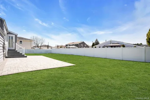 $699,000 | 258 East 5th Street, Deer Park, NY 11729