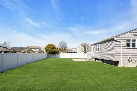 $699,000 | 258 East 5th Street, Deer Park, NY 11729