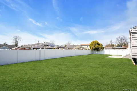 $699,000 | 258 East 5th Street, Deer Park, NY 11729