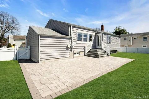 $699,000 | 258 East 5th Street, Deer Park, NY 11729