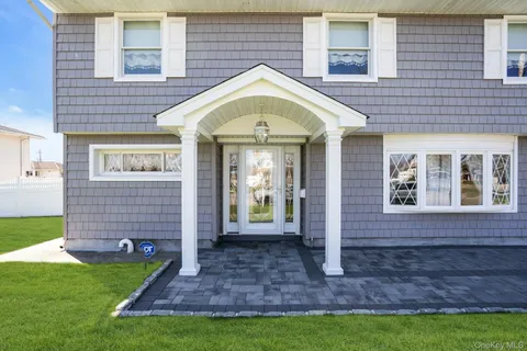 $699,000 | 258 East 5th Street, Deer Park, NY 11729