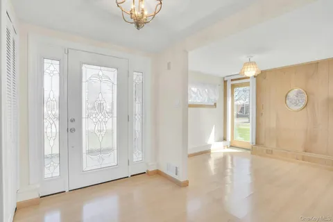 $699,000 | 258 East 5th Street, Deer Park, NY 11729