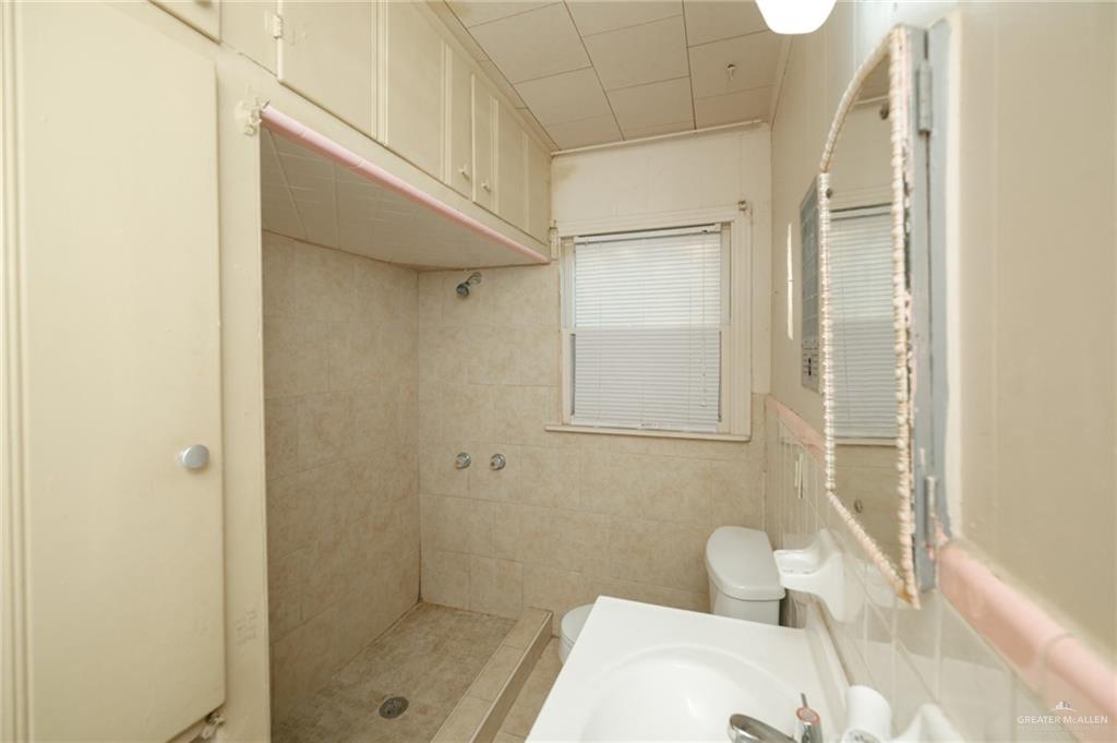 2125 Tucker Road Harlingen, TX 78552 - Photo 17 of 26 a bathroom with a sink and a shower
